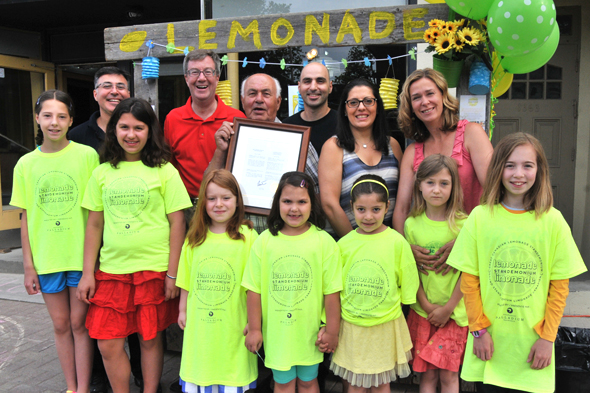 (L-R) Tony Hatoum, Mayor Jim Watson, John Hatoum (founder of John’s Family Diner), Peter Hatoum, Antonella Hatoum, and one of the organizers of The Great Canadian Lemonade Standemonium, Julie Findlay. Photo by Gord Johnson.