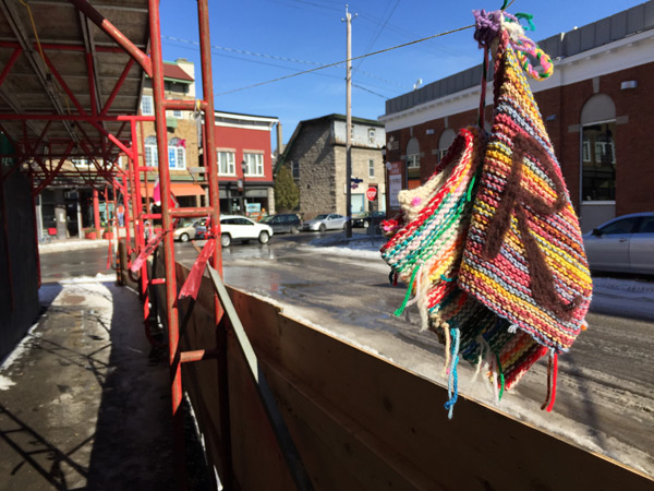 The Rosemount Avenue Branch of the Ottawa Public Library was “yarn bombed” on March 14. Knitters from across Kitchissippi Ward and the city created over one hundred and seventy-five knitted books and hearts to illustrate their love for the library. Photos by Andrea Tomkins