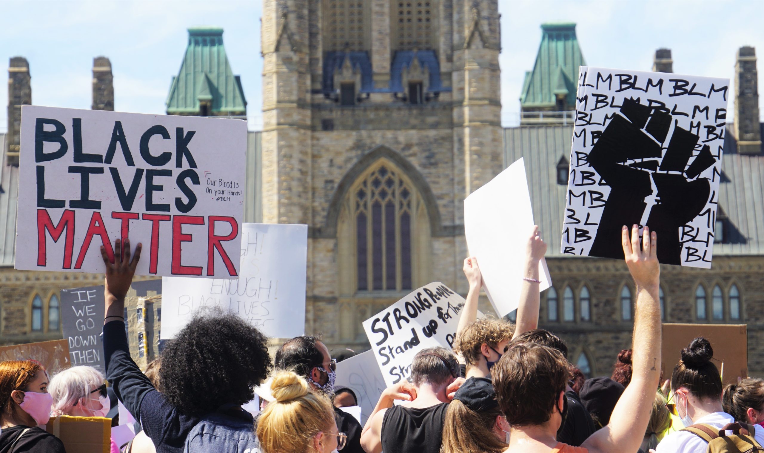 Image description: Thousands gathered in Ottawa for the 