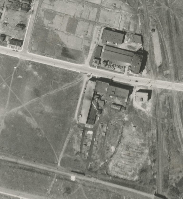 An aerial photo from 1933 which shows the Standard Bread factory on the top and Olivers on the bottom