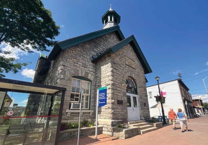 An exterior photo of the stone Churchill Seniors Centre building on Richmond Road. It is a sunny day.||