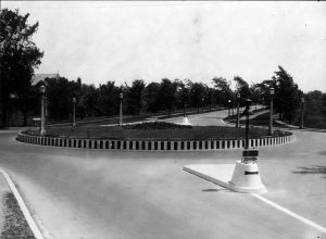 Richmond and Island Park traffic circle, with St. Georges Church in background - 1929 (City of Ottawa Archives, CA-19227)