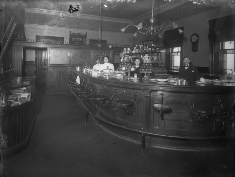 This view of a tavern in Brockville from 1907 was typical for its time. Photo courtesy of Library and Archives Canada (LAC) PA-098767||