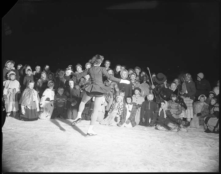 Laroche Park winter carnival, January 19, 1956. Photo courtesy of the City of Ottawa archives.