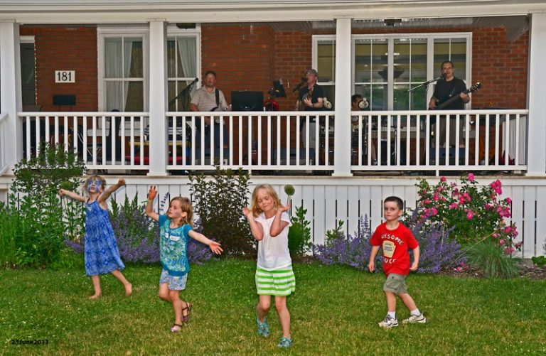 How to throw a great street party
