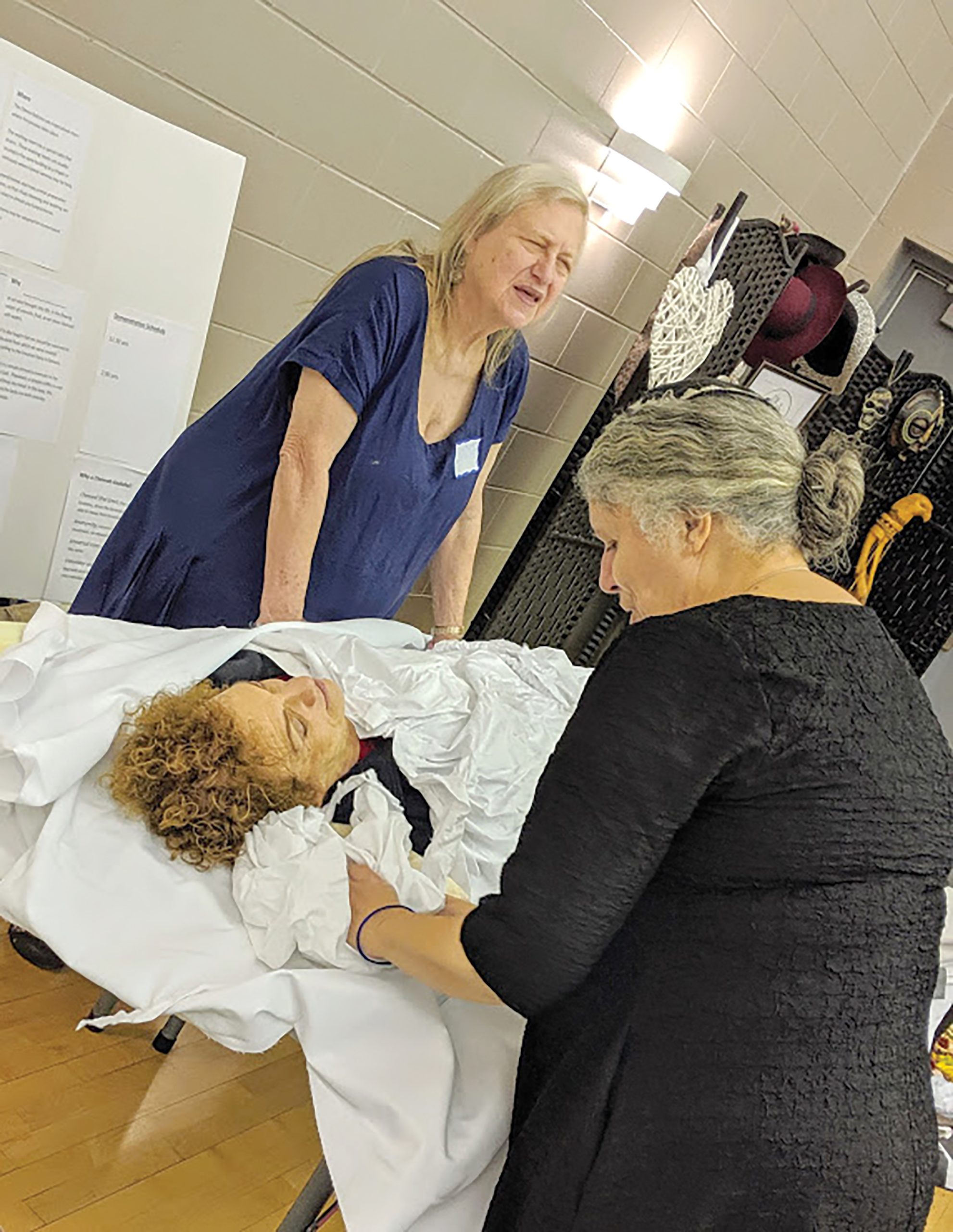 Anna Maranta and Judith Wouk held a Tahara demonstration – the preparation of a body for burial in the Jewish tradition.