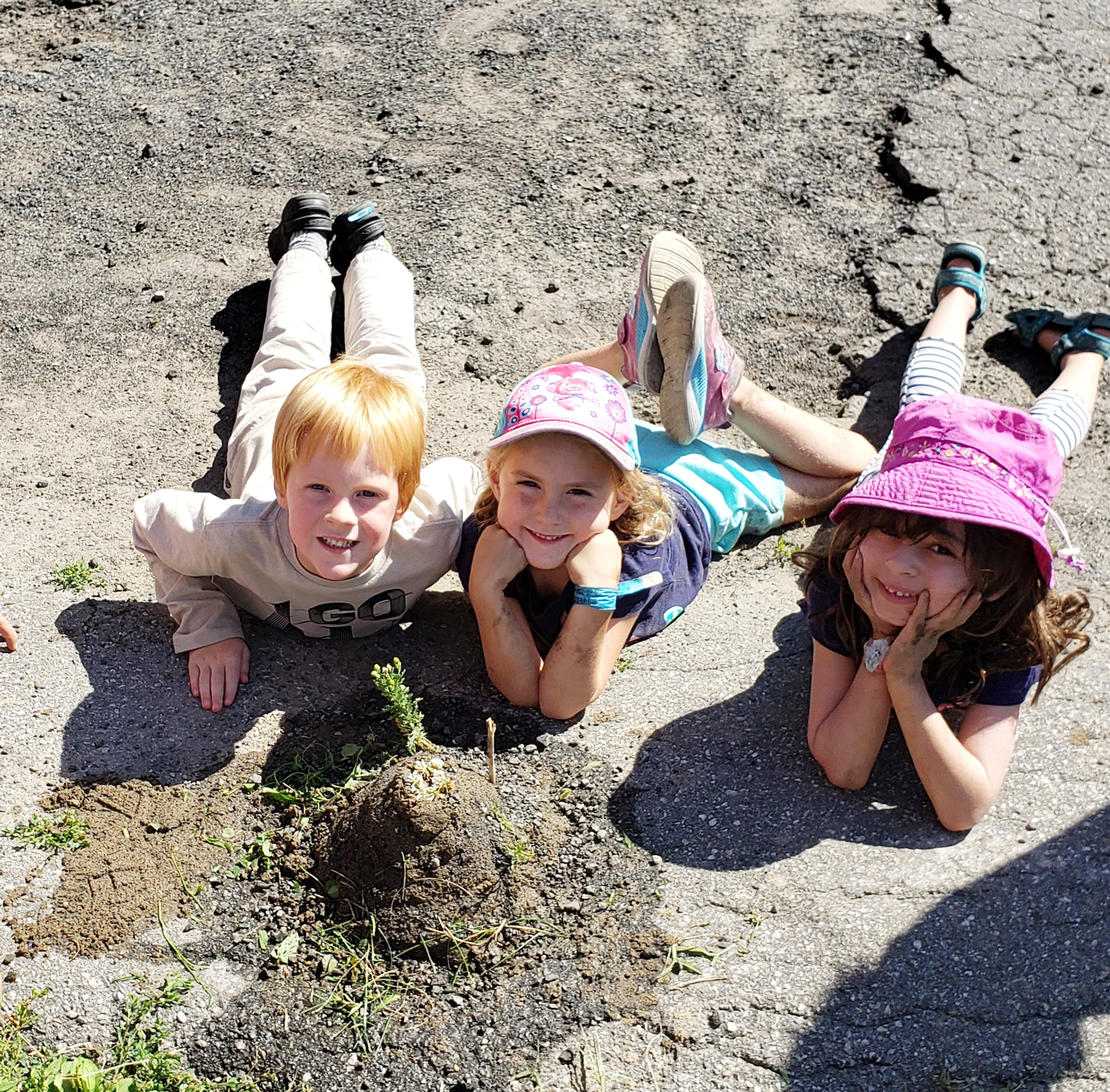 dovercourt-3-kids-playing-outside