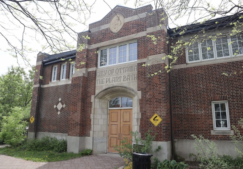 The exterior of the Plant Bath Recreation Centre.  