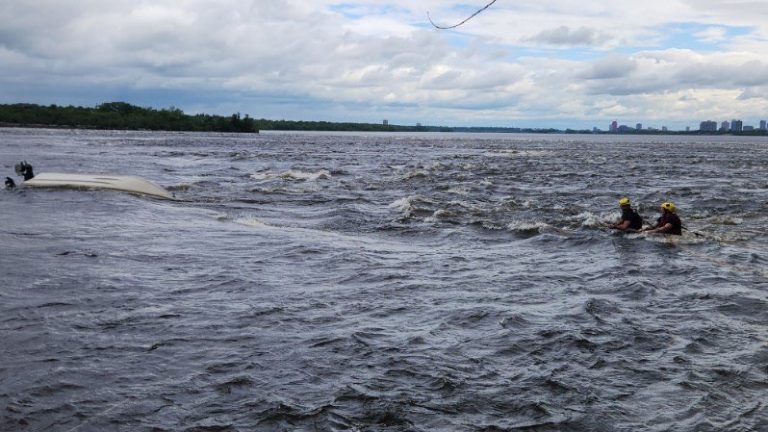 Unresponsive person pulled from Deschenes Rapids near Britannia