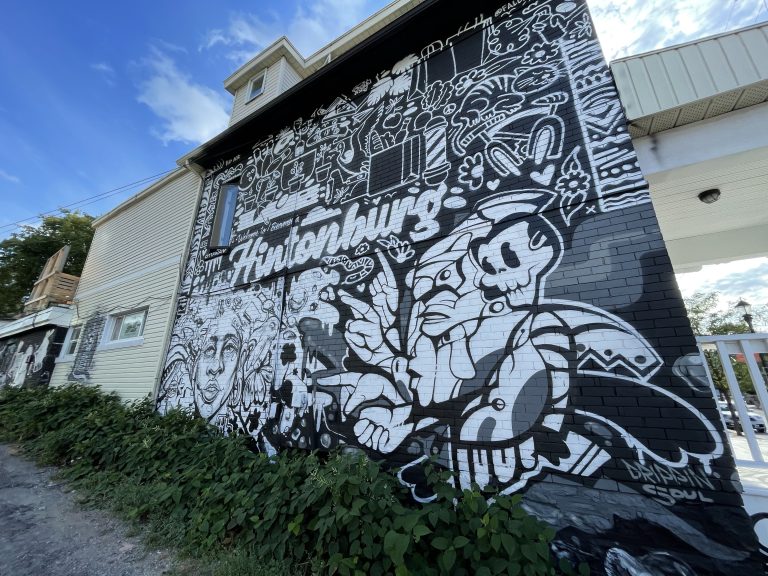 A warm reception: New mural welcomes visitors to Hintonburg