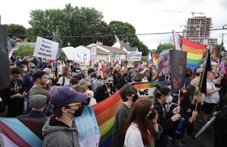 LGBTQ2S+ counter protest inspires love and acceptance in Ottawa