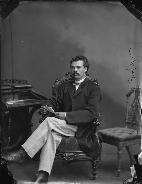 Photo of Moses Chamberlain Edey courtesy of Topley Studio / Library and Archives Canada.