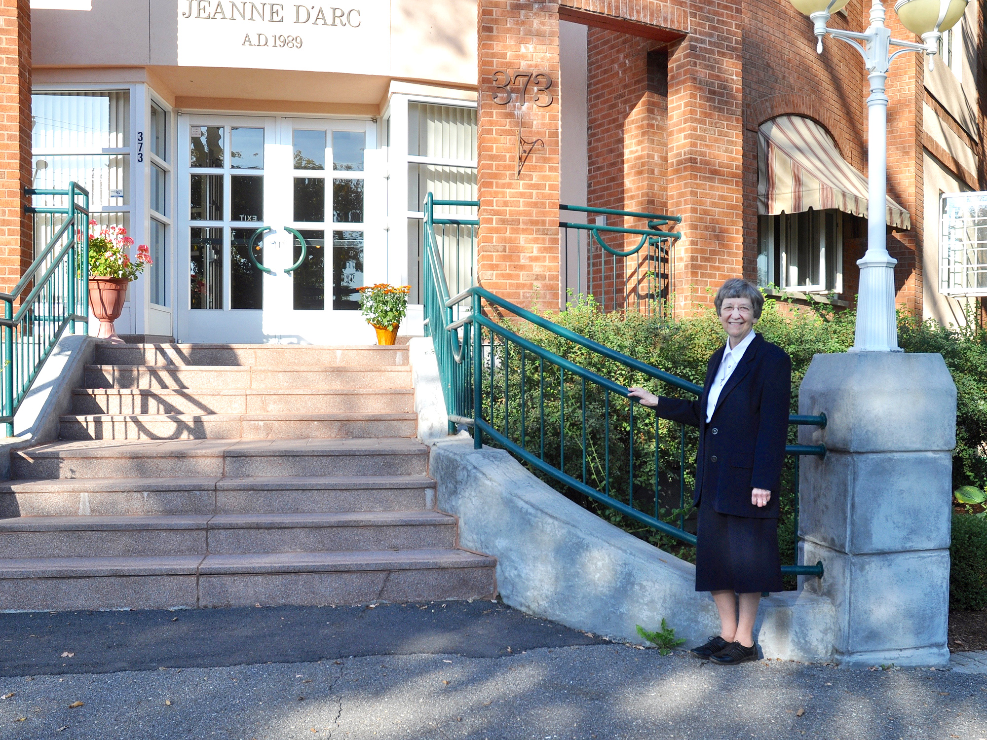 The residents of Les Soeurs de l’Institut Jeanne d’Arc bid a fond farewell to the community?this fall. Photo by Andrea Tomkins