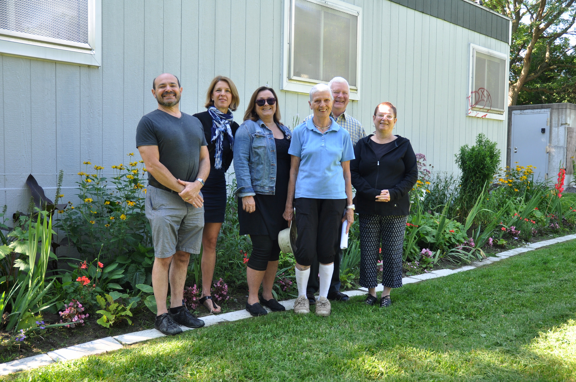  A few of the Iona Park gardeners (from left to right): Lorne Cutler, Mira Svoboda, Marg Hillier, Eileen Hunt, Kit Dinning, Bonnie Dinning. Other contributors to the gardening initiative (not pictured here), include Mary-Lou Davies, Vi Lowe, Judith Shane, Joan Ramsay, Yvonne Hunt, Linda Moran, Wayne Walters, Leslie Bricker, Jen Demers, Ken Hoffman, and Sjors Reijers. Photo by Andrea Tomkins