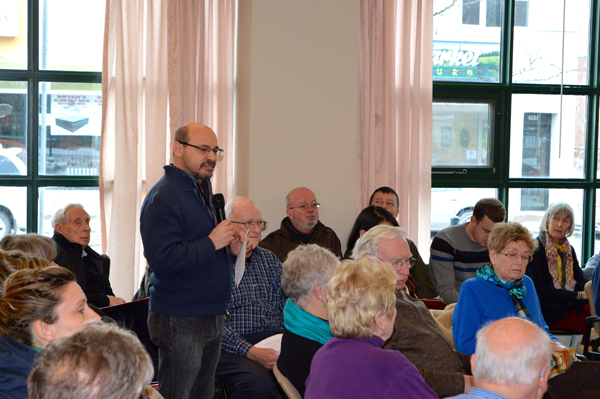 Over 100 Kitchissippi residents came out to the first Kitchissippi forum Jan.17 to work out issues with the councilor, and with each other. Here’s Lorne Culter, president of the Hampton Iona Community Group. Photos by Craig Lord