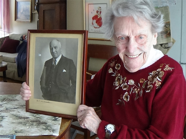 Jean Abra, a long-time volunteer at Broadview holds a photo of her father-in-law, Francis Abra, who was one of the architects of Broadview’s second addition. Photo by Leslie Bricker