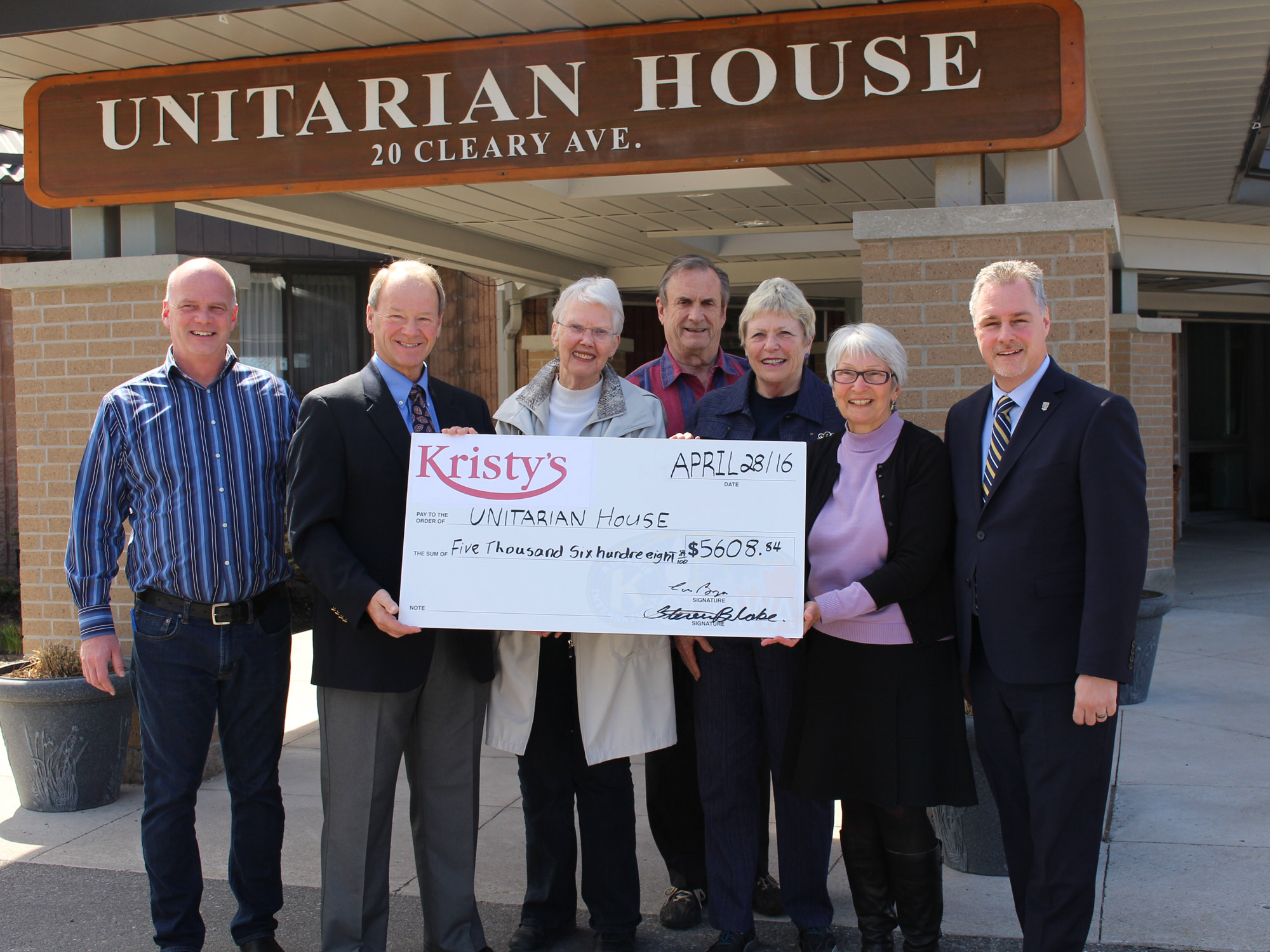 <b>Steve Blake, manager of Kristy’s Restaurant; Walter Boyce, owner of Kristy’s; Elizabeth Bowen (President of the Unitarian House Resident’s Association); Brian and Sandy Castledine (Unitarian House residents); Unitarian House Executive Director Christina O’Neil; and Councillor Mark Taylor.</b>